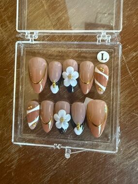 Hand Painted Acrylic Nude Pink Floral Press-On Nail Set - Elegant Almond Tips